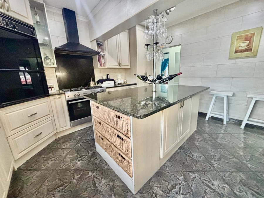 3 Bedroom Property for Sale in Mabille Park Western Cape